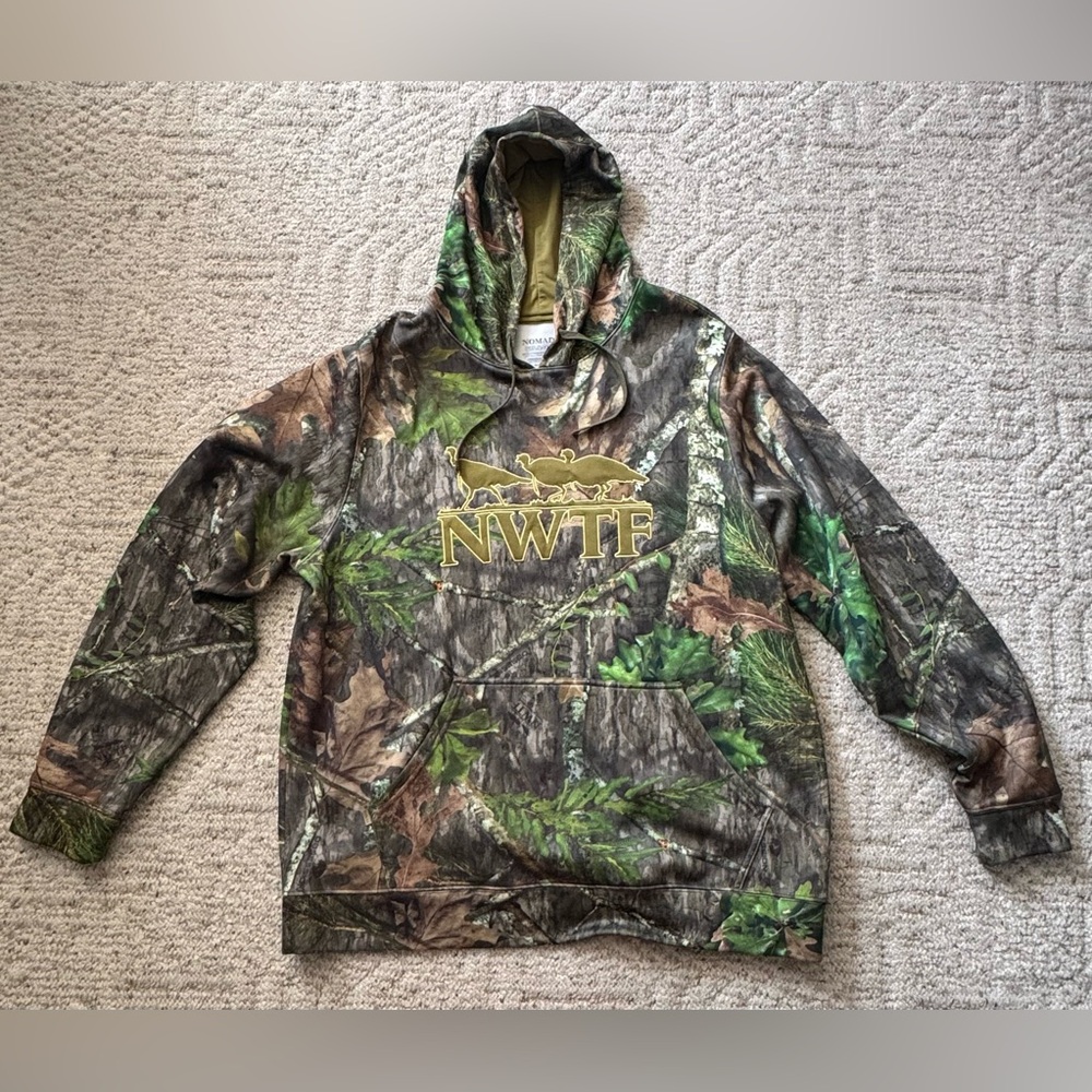 Men’s Nomad camo pullover
